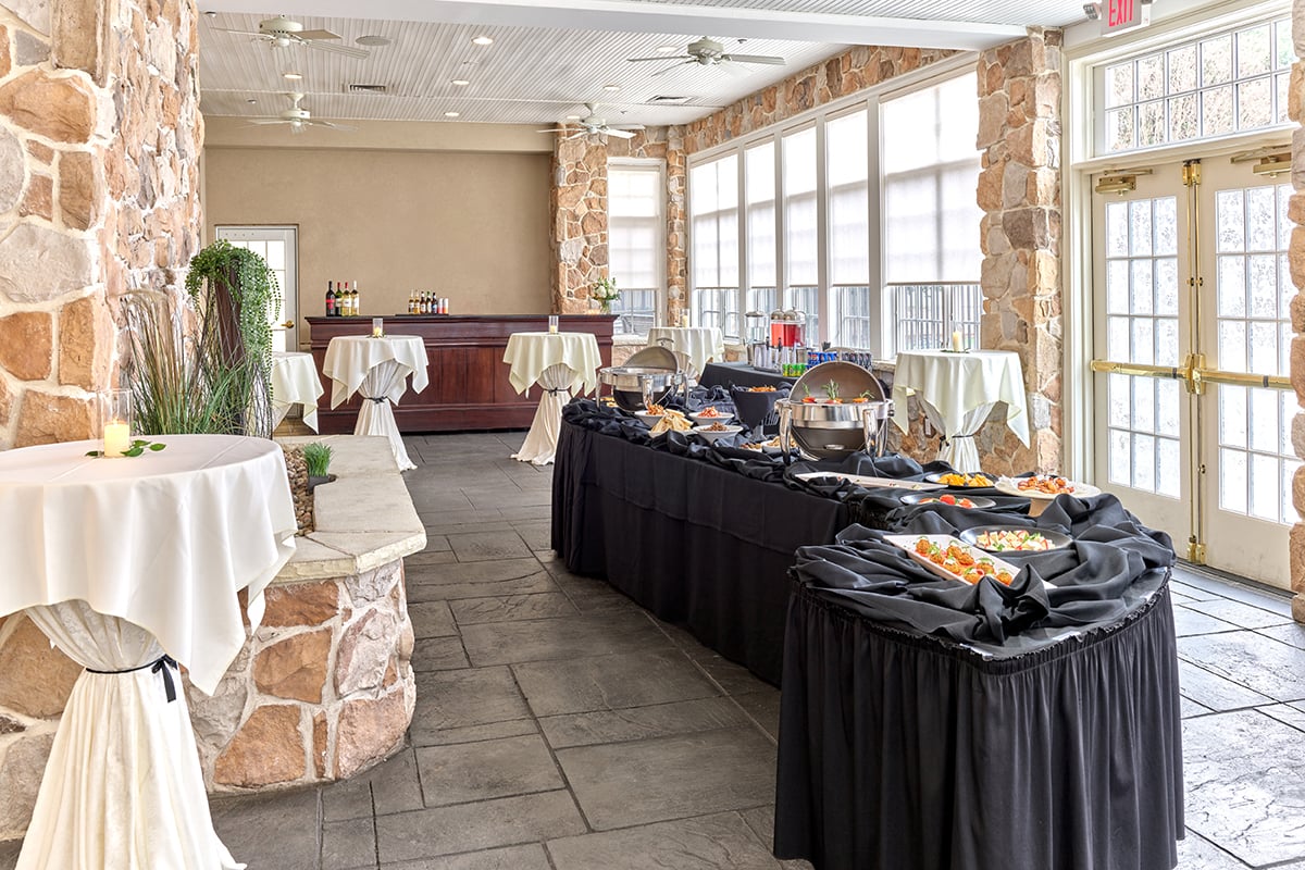 The Club at Shannondell is a smart choice for celebrations and parties, including buffets, tended stations, and bars.